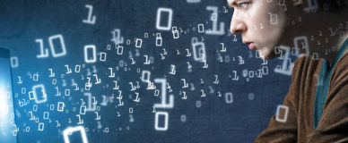 Программист за компьютером