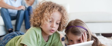 Дети с ноутбуком