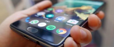 Смартфон в руке